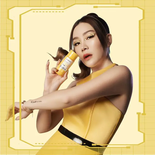 Michi Momo, Vinna Gracia, Dilla Jaidi dan Avan The Love memperkenalkan toner bertajuk Toner Sejuta Umat (https://www.instagram.com/p/CaCcnP3vKXl/)