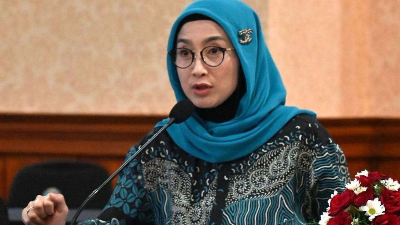 Peran Pendidikan dan Latar Belakang Desy Ratnasari dalam Kesuksesan Karier dan Pendapatannya