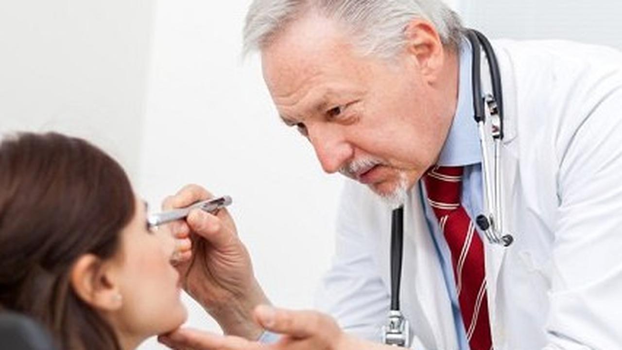 ilustrasi konsultasi dengan dokter spesialis mata
