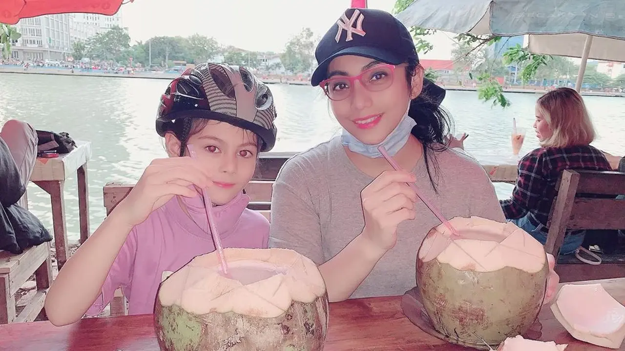 6 Momen Kebersamaan Siti KDI dan Elif Kayla