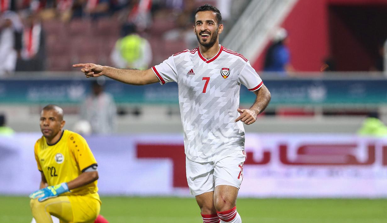 Ali Mabkhout. Striker Timnas Uni Emirat Arab berusia 31 tahun ini telah membuat 7 hattrick dari total 78 gol dalam 97 laga internasional. Hattrick pertamanya dibuat saat ia mencetak 4 gol ke gawang Bahrain pada laga persahabatan, 16 Oktober 2012 yang berkesudahan 6-2. (AFP/Mustafa Abumenes)