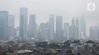 Kota lain yang mencapai kategori Tidak Sehat adalah Semarang dengan angka PM2.5 69,6 &micro;g/m&sup3; per pukul 08.00 WIB. Wilayah pengukuran lainnya masih masuk kategori hijau. (Liputan6.com/Faizal Fanani)