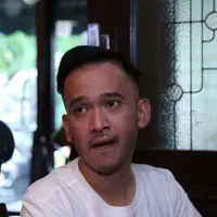 Ruben Onsu. Pada 24 Juni 2015 melaporkan pemilik akun instagram @Jualbayicantik ke Polda Metro Jaya karena foto anaknya, Thalia Putri Onsu disalahgunakan di akun instagram tersebut. (Nurwahyunan/Bintang.com)