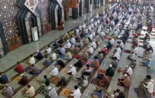 Apakah Boleh Minum di Sela Khutbah Shalat Jumat? Simak Penjelasannya