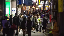 Tokyo (1/10/2021). Negara ini telah mulai secara bertahap melonggarkan langkah-langkah virus untuk membantu meremajakan ekonomi yang dilanda pandemi ketika infeksi melambat. (AP Photo/Kiichiro Sato)