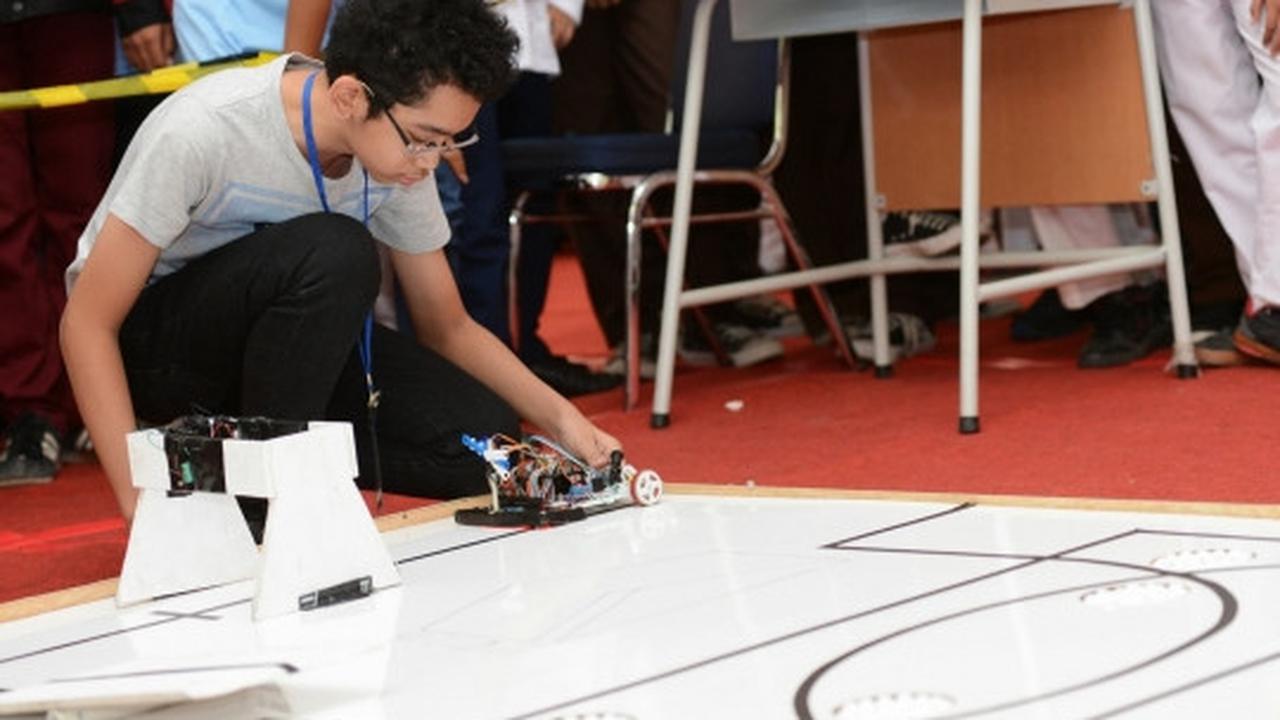 Kompetisi Robotik Nasional di SMAN 28 Jakarta