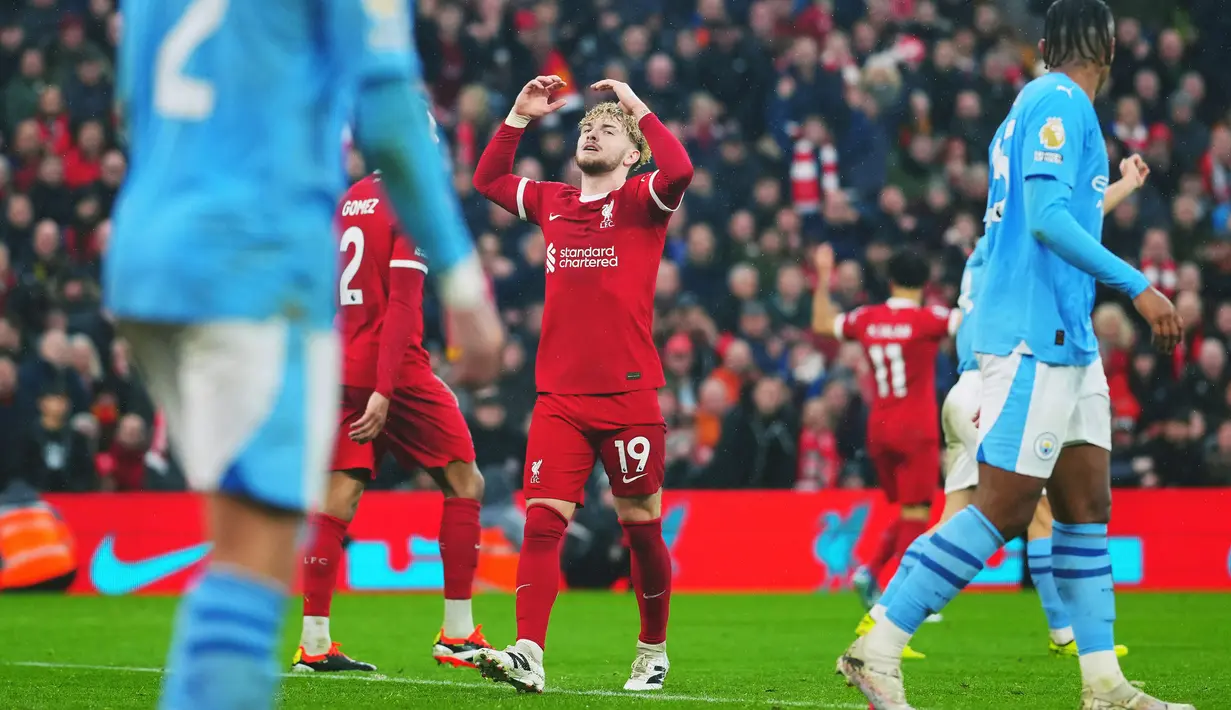 Meski memiliki poin yang sama dengan Arsenal, Liverpool kalah dalam selisih gol. Arsenal mencatat selisih gol 70-24, sedangkan Liverpool 65-26. (AP Photo/Jon Super)