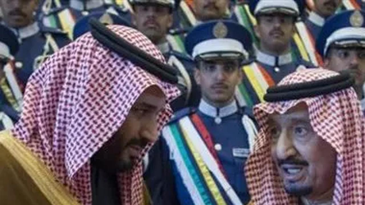 Bisht biasanya dipakai saat acara-acara khusus seperti pesta pernikahan, festival, dan salat Jumat. Biasanya jubah yang identik dengan warna hitam dan putih ini dipakai oleh pejabat dan ulama.