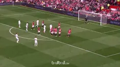 Gol Gylfi Sigurdsson yang berhasil membuat kiper Manchester United, David De Gea terpaku. This video is presented by Ballball