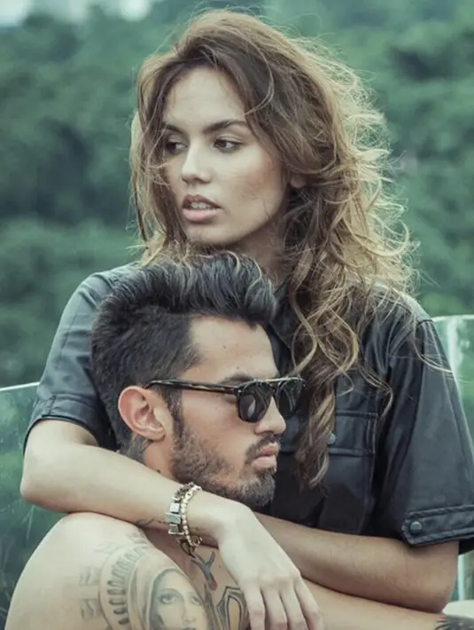 Carmen Rowena, istri Stefano Lilipaly yang cantik ini berprofesi sebagai fashion dan travel blogger. (Instagran/carmenrowena)