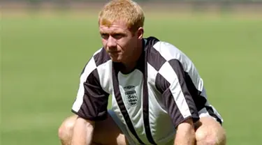 England&#039;s Paul Scholes during the fourth training session of his team, 11 June 2004, at the Estadio Nacional, in Lisbon in preparation for the European Nations championship. AFP PHOTO / Paul BARKER