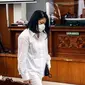 Putri Candrawathi bersiap menjalani sidang lanjutan dalam kasus pembunuhan Brigadir Yosua Hutabarat di Pengadilan Negeri Jakarta Selatan, Rabu (18/1/2023). Putri Candrawathi dijerat dengan Pasal 340 KUHP subsider Pasal 338 KUHP juncto Pasal 55 Ayat 1 ke 1 KUHP. Ia dianggap menjadi bagian dari pembunuhan berencana terhadap Brigadir J pada 8 Juli 2022. (Liputan6.com/Johan Tallo)