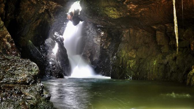 Selain dengan menggunakan kendaraan roda dua, ada juga wisatawan yang melakukan long track dari Sungai Bahorok ke Sungai Kerapu.