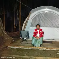 Melihat outfit Jokowi saat lakukan camping (instagram/jokowi)