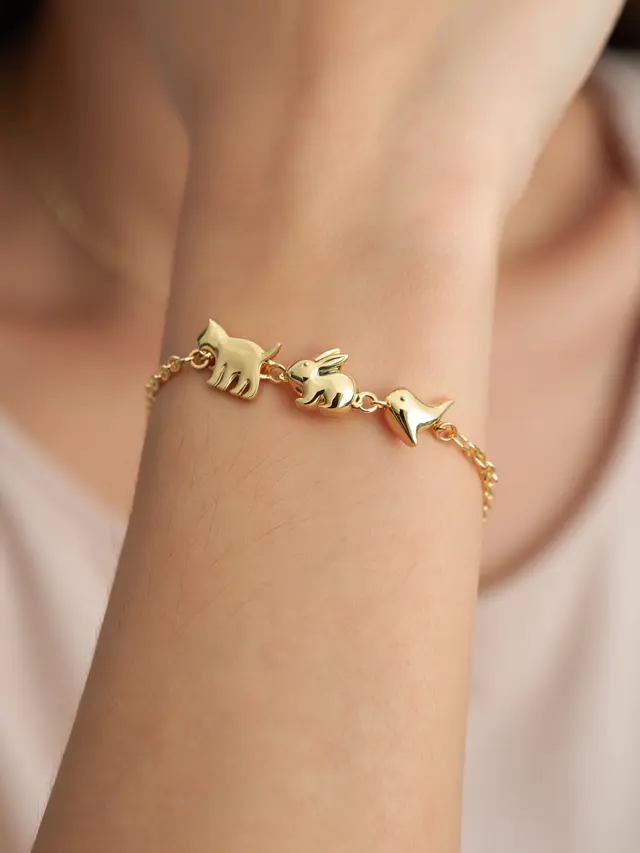 Model Gelang Emas 18 Karat Charm Unik