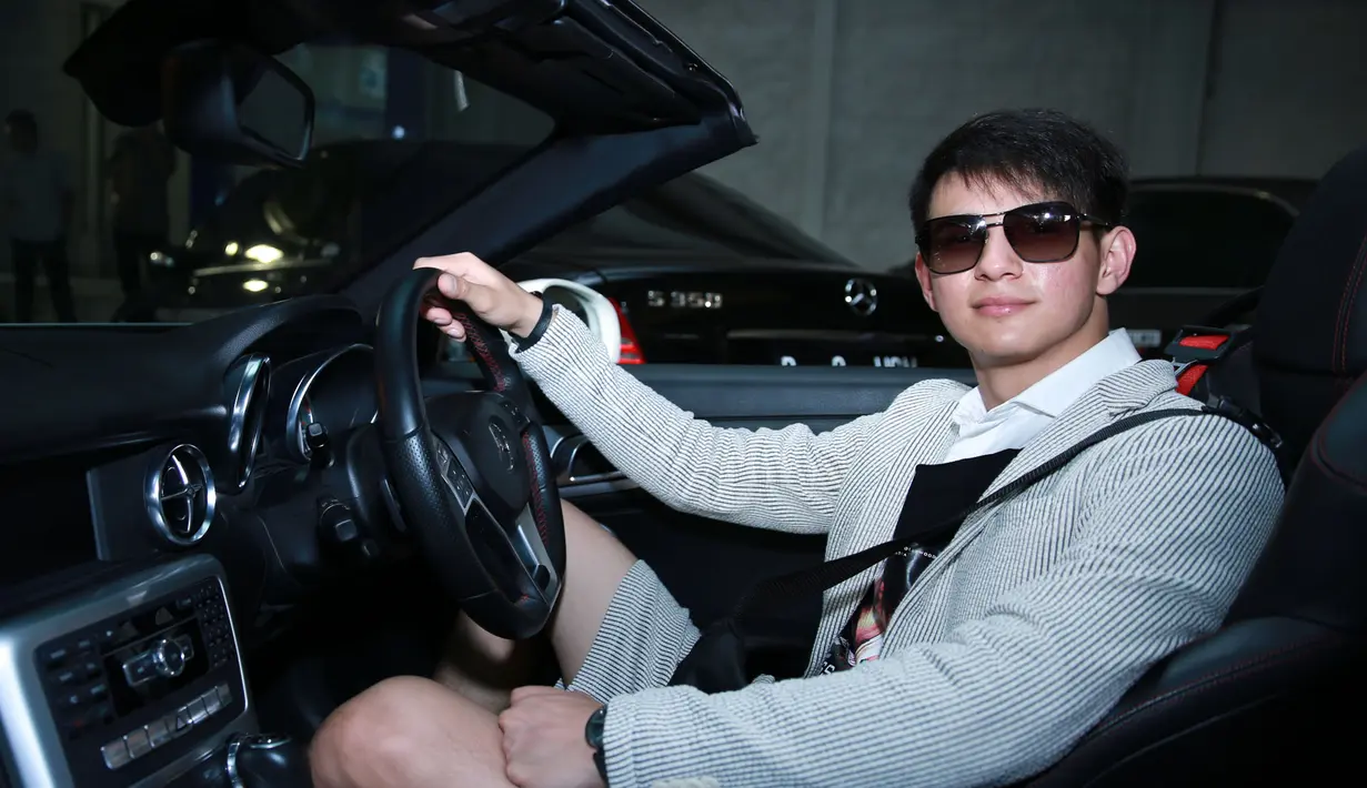 Yukk neng, abang anterin jalan-jalan keliling ibukota. (M. Akrom Sukarya/Bintang.com)