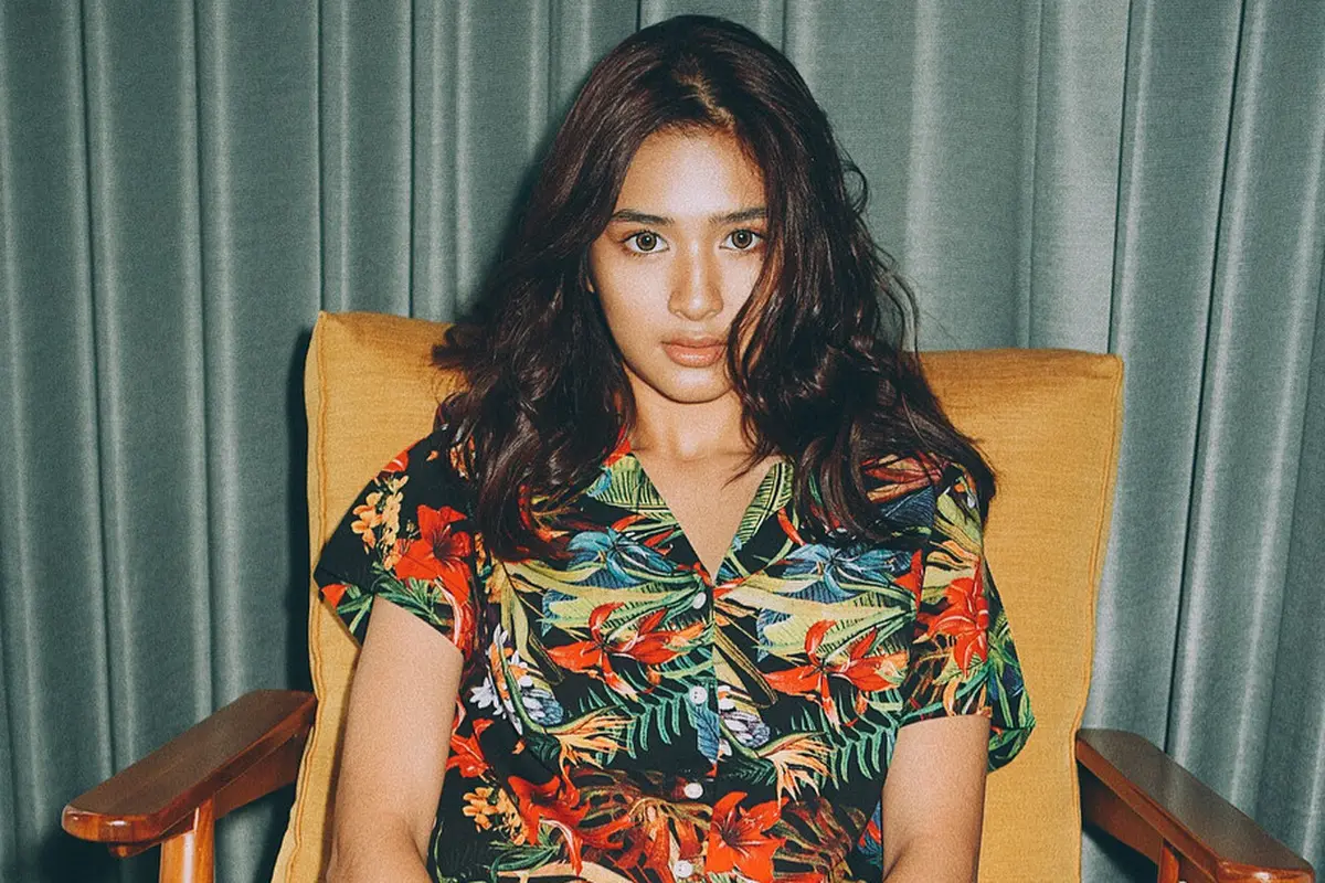 [Bintang] Tampil Sederhana dengan Piyama, Cantiknya Mikha Tambayong dalam Polesan Makeup yang Effortless
