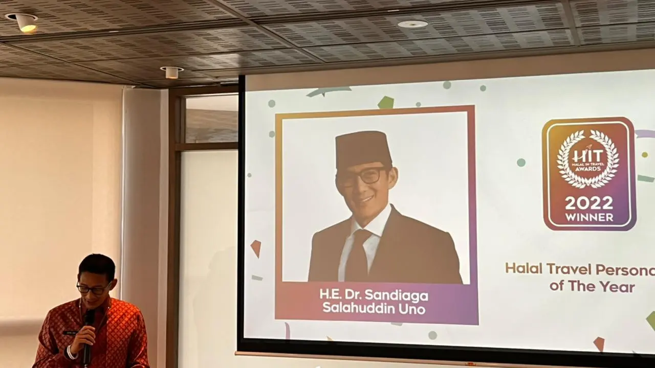 Sandiaga Uno Raih Penghargaan Halal Travel Personality of The Year 2022 dari CrescentRating