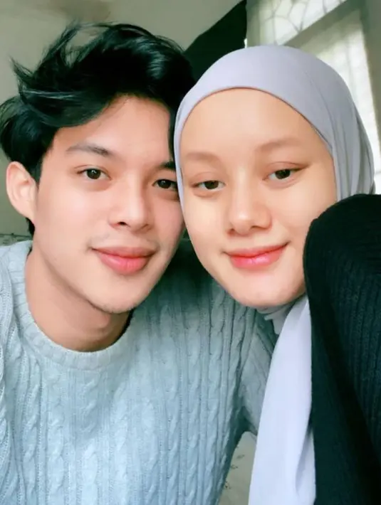 Terlihat alis tipis Dinda Hauw tetap menawan. Dinda Hauw dan Rey Mbayang dikenal sebagai pasangan yang romantis. (Liputan6.com/IG/@dindahw).
