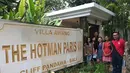 Hotman Paris Hutapea merupakan pengacara kondang Tanah Air. Selama ini, ia dikenal dengan banyak mengurusi kasus besar. Tidak sedikit artis yang menggunakan jasa pengacara asal Sumatera Utara tersebut. (instagram/hotmanparisofficial)