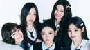 Berbalut seragam sekolah, gaya member NewJeans jadi inspirasi banyak siswi di seluruh dunia [@newjeans_official]