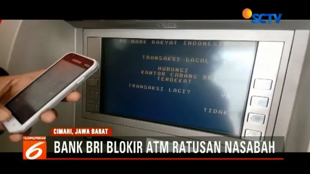 Panik, para nasabah di BRI Jalan Jendral Amir Mahmud, Kota Cimahi, Jawa Barat ketika mengetahui kartu ATM mereka diblokir oleh pihak bank.