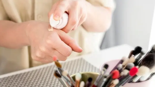 Ilustrasi Pemakaian BB Cream