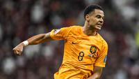 Pemain Belanda, Cody Gakpo merayakan gol pertama timnya ke gawang Qatar saat matchday ketiga Grup A Piala Dunia 2022 yang berlangsung di Stadion Al Bayt, Selasa (29/11/2022). (AP/Moises Castillo)