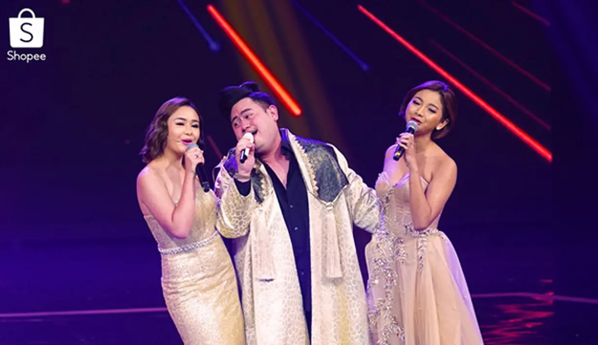 <p>Oppa Nassar, Andin dan Elsa yang tampil membawakan lagu berjudul Tanpa Batas Waktu.</p>