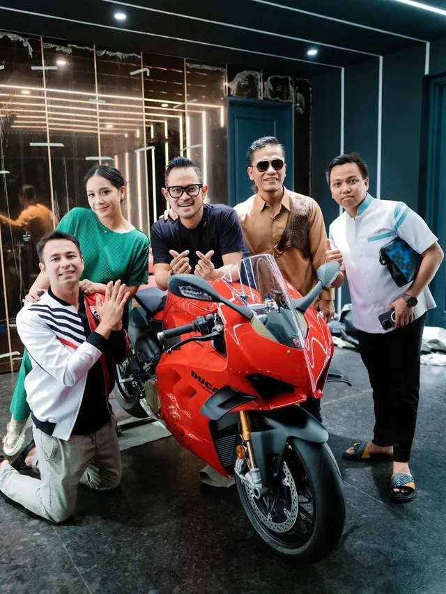 Raffi Ahmad dapat hadiah motor (Instagram/raffinagita1717)