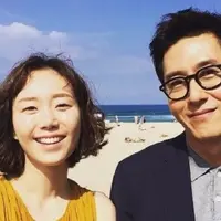 Akhirnya Lee Yoo Young muncul pertama kali sejak kekasihnya, Kim Joo Hyuk meninggal dunia. Ia terlihat hadir dalam press conference film terbarunya, Remember Me di Gangnam, Seoul, Korea Selatan. (Foto: Soompi.com)