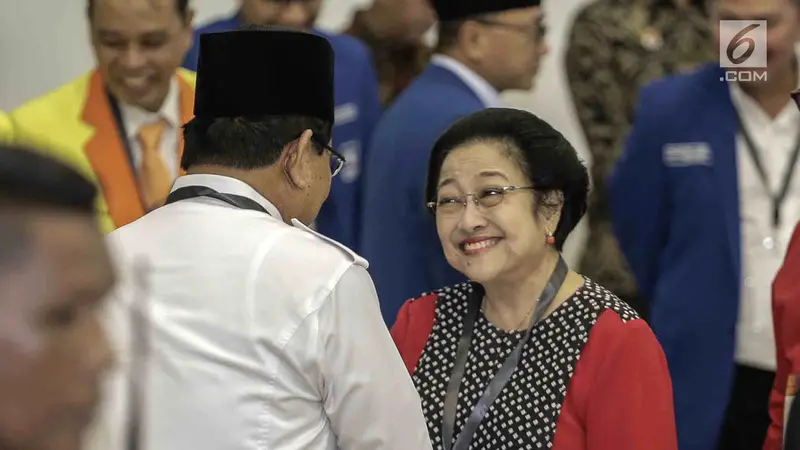 Tiba di KPU, Megawati Lempar Senyum ke Prabowo