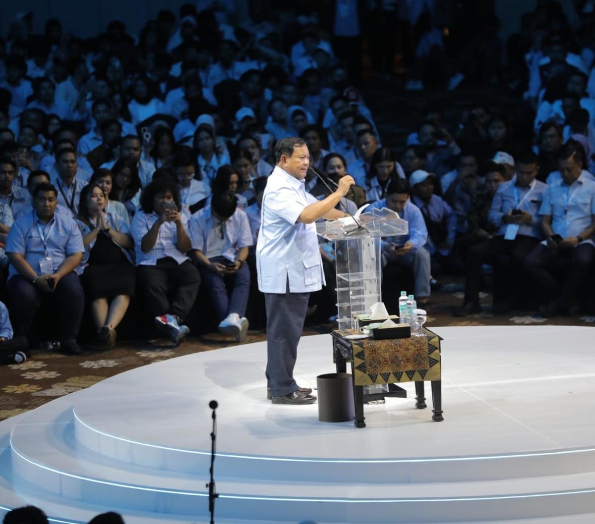 Capres nomor urut 01 Prabowo Subianto menghadiri Apel Akbar TKN Muda di Jakarta Convention Center (JCC) Senayan, di Jakarta, Jumat (2/2/2024).