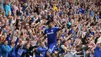 Selebrasi pemain depan Chelsea, Diego Costa, usai menjebol gawang Aston Villa di Stadion Stamford Bridge, London, (27/9/2014). (REUTERS/Paul Hackett)