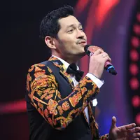 16 selebriti bersaing dalam ajang Dangdut Academy Celebrity 2 Indosiar. Sebelumnya, penyanyi dan pemeran Ihsan Tarore menjadi juara dalam D'Academy Celebrity yang pertama. (Adrian Putra/Bintang.com)