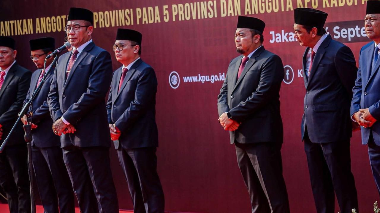 Pelantikan anggota KPU dari 5 provinsi dan 12 kabupaten/kota di 4 provinsi yang dilakukan oleh Komisi Pemilihan Umum (KPU) ini untuk masa bakti 2023 hingga 2028.<br>