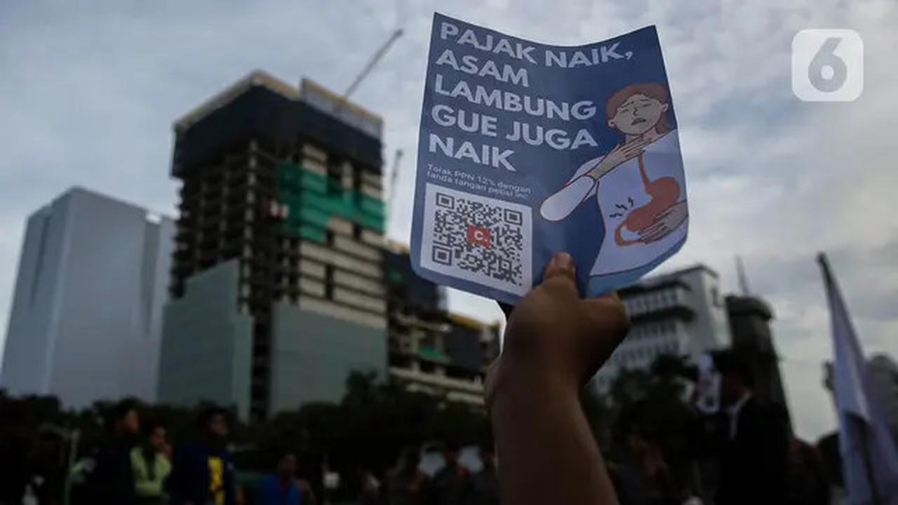 Tolak Penerapan PPN 12 Persen, BEM SI Kerakyatan Berunjuk Rasa di Kawasan Patung Kuda Jakarta