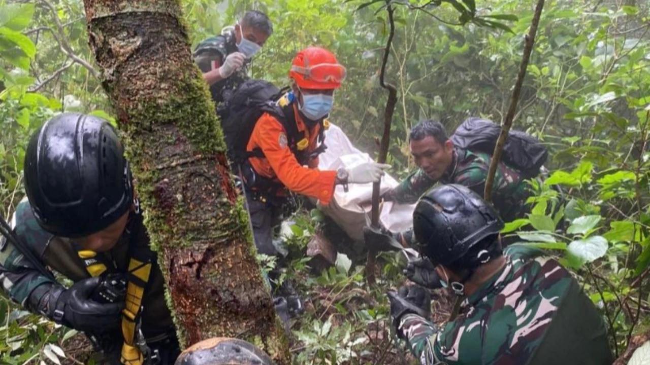 Basarnas Temukan Potongan Tubuh Korban Ketiga Pesawat ATR 42-500