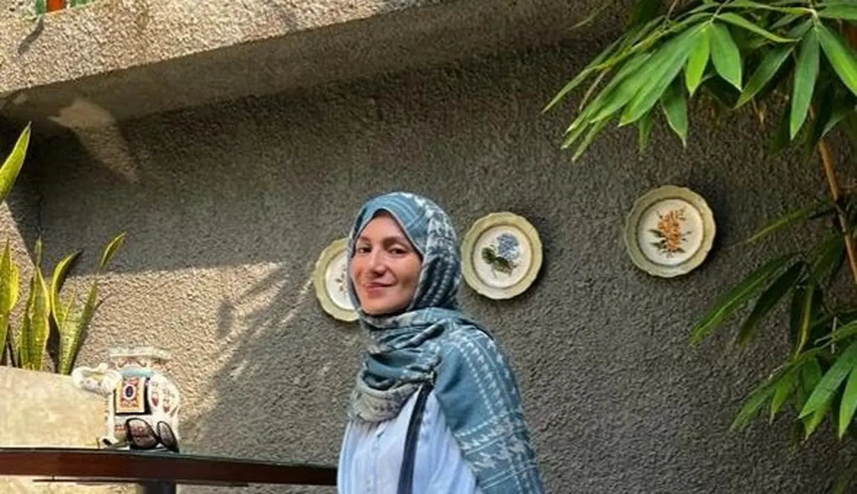 Ya, perempuan 44 tahun itu kini tampil berhijab yang terlihat semakin cantik dan menawan. (FOTO: instagram.com/wanda_hamidah)