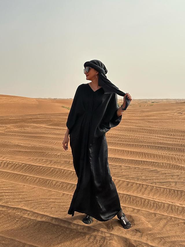 7 Potret Donna Agnesia Pakai Kaftan Waktu Liburan di Dubai Ini Curi Perhatian