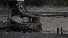 Tim Penyelamat Nepal Terus Sisir Lokasi Banjir Bandang