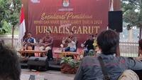 KPUD Garut tengah melakukan sosialisasi Pemilihan Bupati/Wakil Bupati dan Gubernur/Wakil Gubernur bersama dengan awak media, Sabtu (29/6/2024). (Liputan6.com/Jayadi Supriadin)