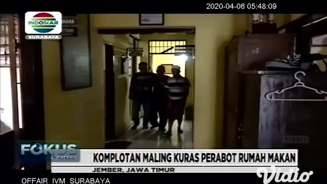 Seorang guru Bimbingan Konseling di sebuah Madrasah Aliyah di Nganjuk, Jawa Timur ditangkap polisi lantaran menjadi pengedar ganja. Sindikat pelaku pencurian rumah kosong di Jember, Jawa Timur, beraksi memanfaatkan situasi sepi akibat merebaknya waba...