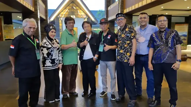 Halal Bihalal Penyanyi Dangdut Senior (Foto: Instagram @elvy_sukaesih)