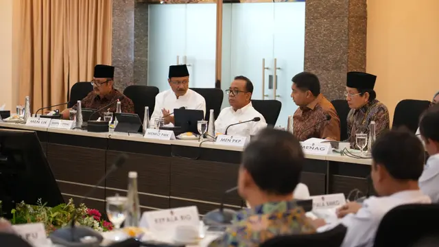 Menteri Perumahan dan Kawasan Permukiman (PKP) Maruarar Sirait menghadiri Rapat Koordinasi Tingkat Menteri terkait Tindak Lanjut Arahan Presiden RI dalam percepatan penanganan bencana. (Dok Kementerian PKP)