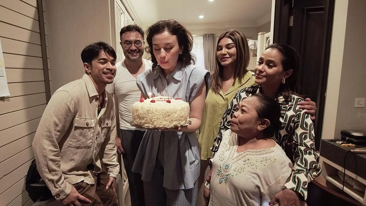 Kimberly Ryder Unggah Foto Mesra Hari Valentine, Ternyata Adegan Bareng Surya Saputra - Lawan Main di Serial WAKTU KEDUA