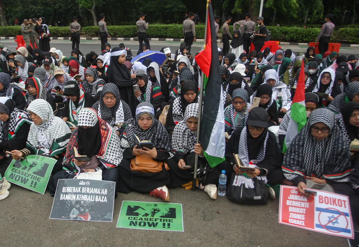 Massa bela Palestina gelar aksi di depan Kedubes Amerika Serikat