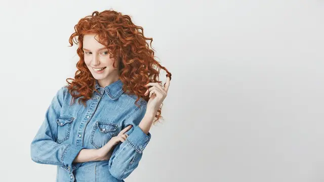 Ilustrasi rambut kriting/freepik.com/cookie_studio