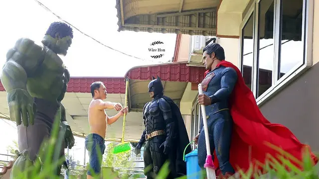 Foto bareng superhero (foto: instagram/@wirehon)