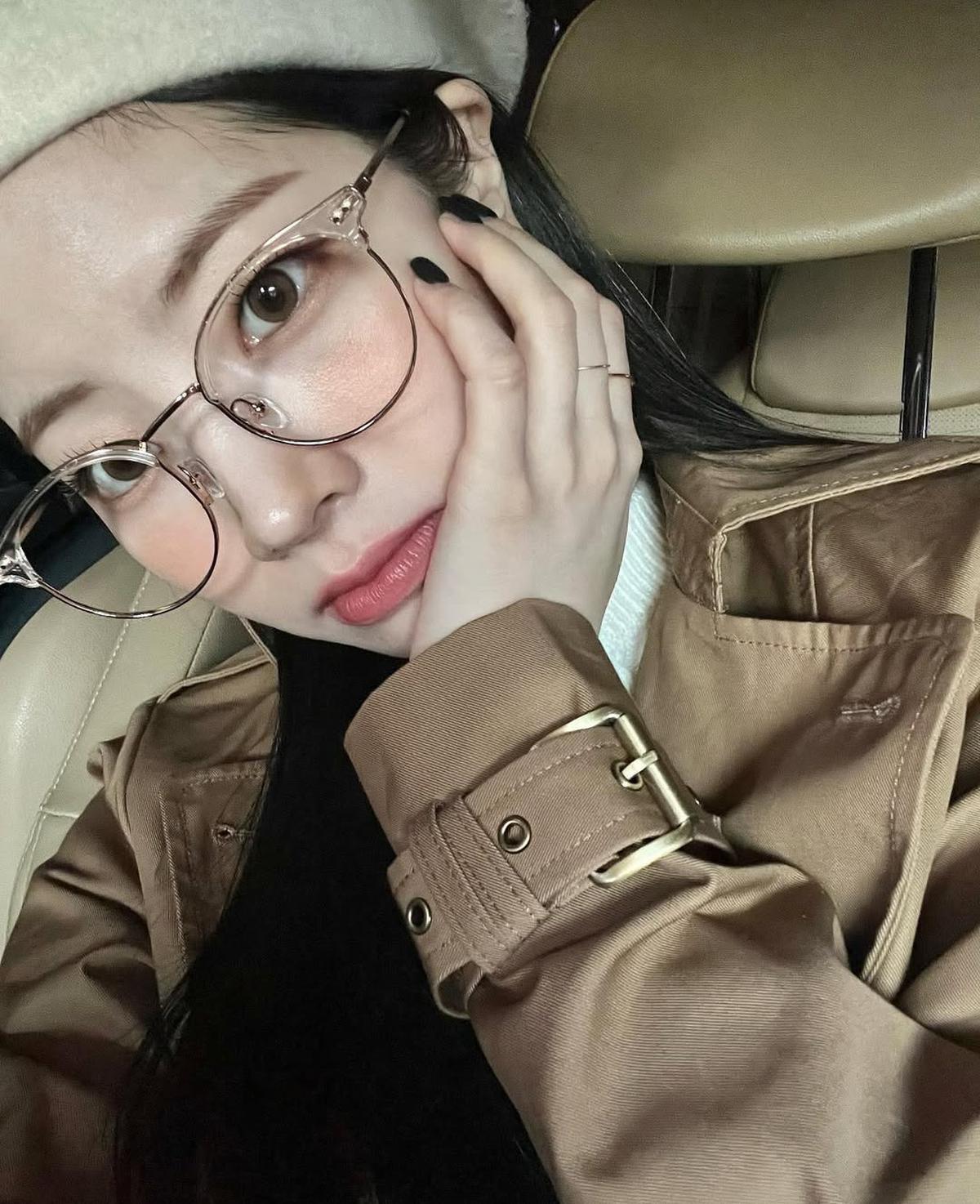 Gangguan Penglihatan Tak Halangi Karier, 8 Idol Korea Ini Jadi Inspirasi